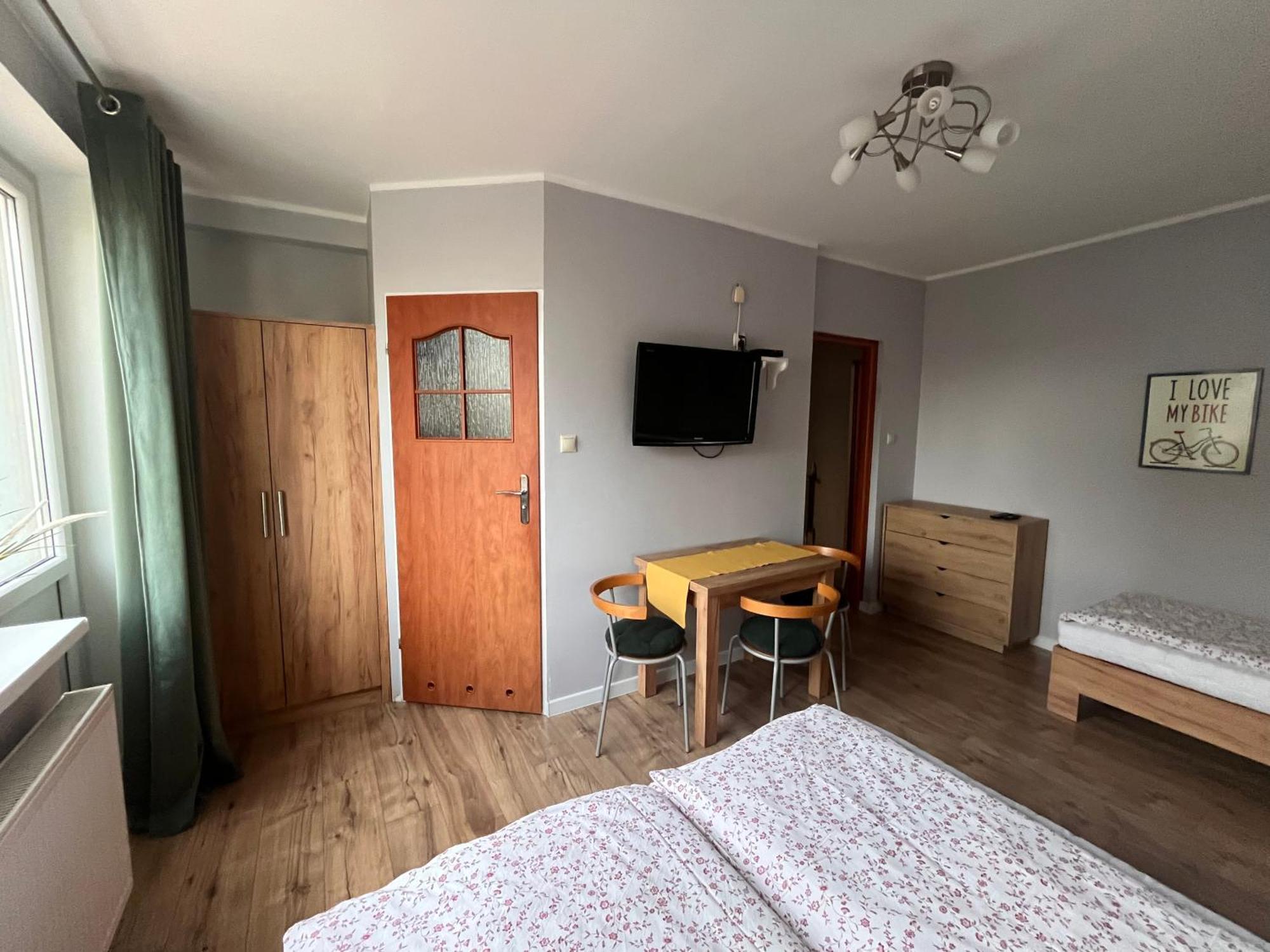 Pokoje Goscinne Halina Leba Exterior foto
